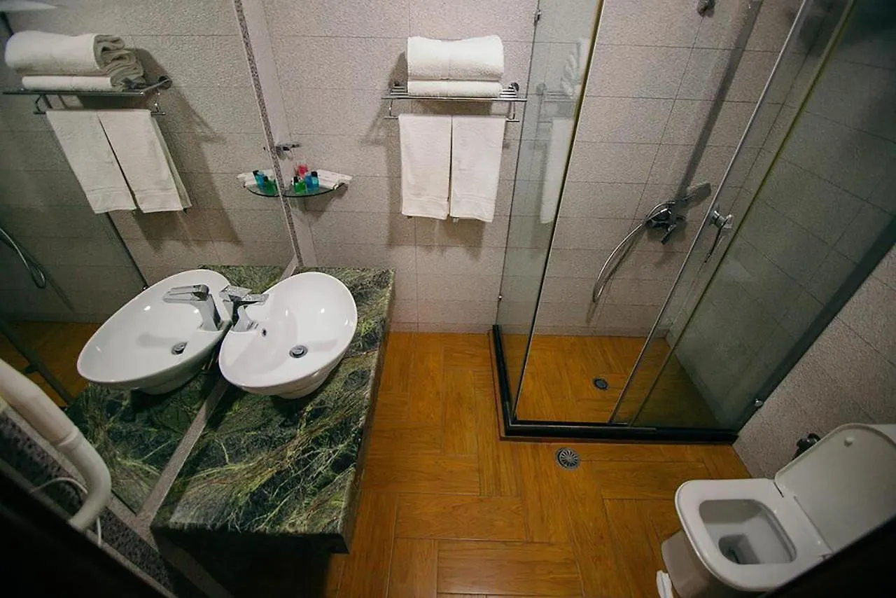 Hotel Rikuest Qender Bulgarec